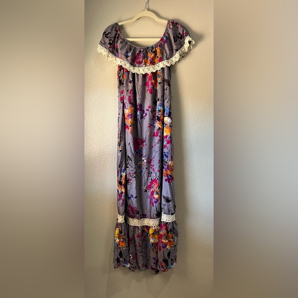Umgee Dresses & Skirts - Umgee Women’s Maxi Dress Gray Pink Floral Sz M Ruffle Lace Cottage core No Belt
